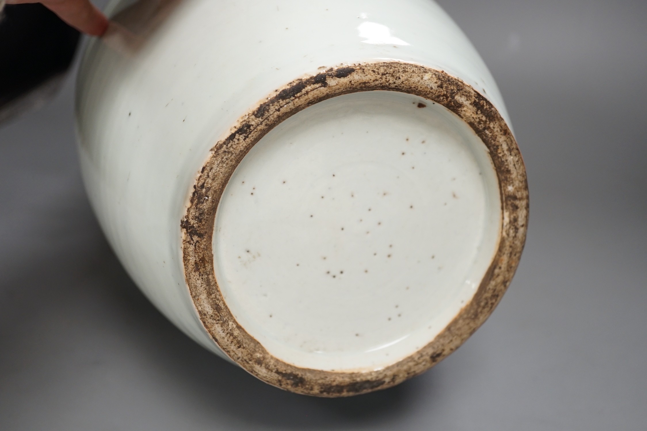 A large late 19th/early 20th century Chinese blue and white vase, 43cm tall
